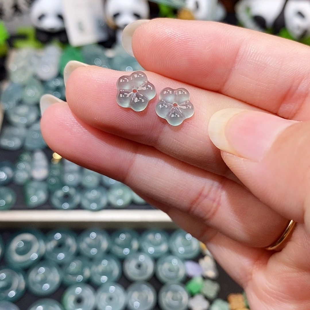 翡翠未镶嵌颈饰小花福利一对