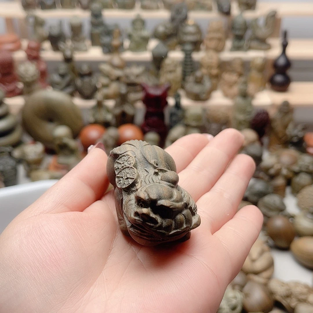 木韩*宜阿根廷绿檀壬把件