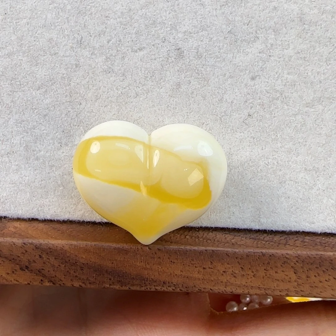 裸石琥珀未镶嵌周*周琥珀