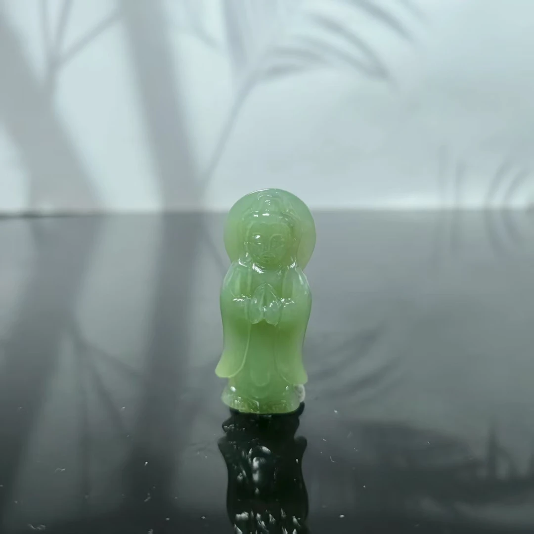 Q和田玉站观音吊坠0476