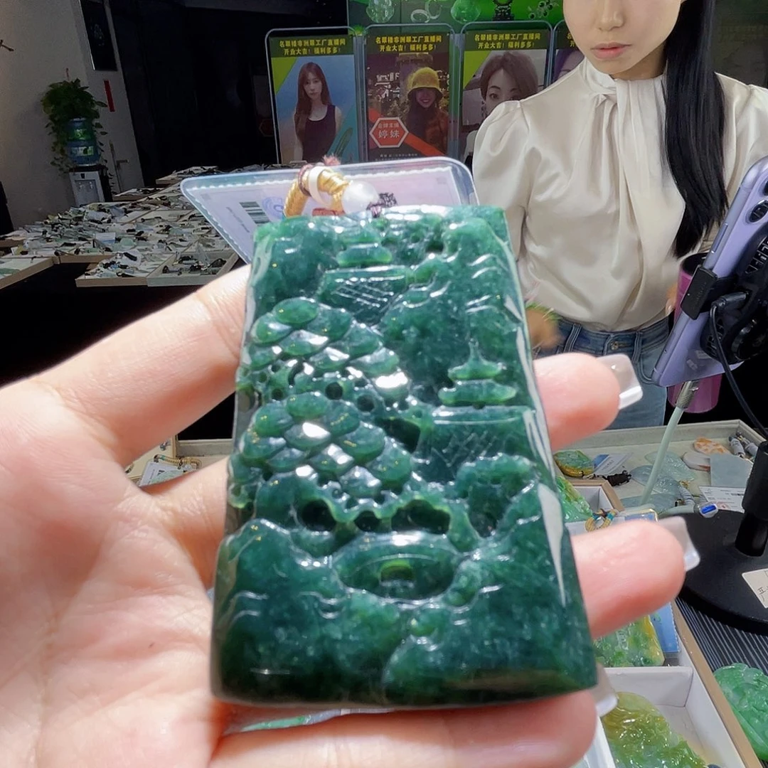 颈饰未镶嵌翡翠一个