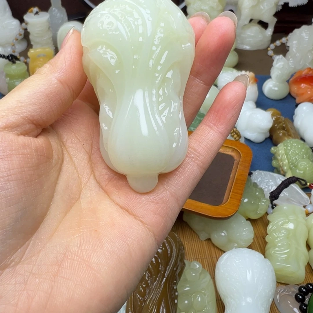 石材W****9手工雕刻清水色白菜