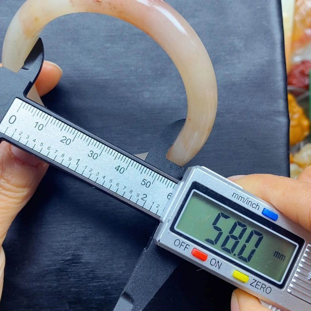 石英质玉（黄龙玉）颈饰未镶嵌