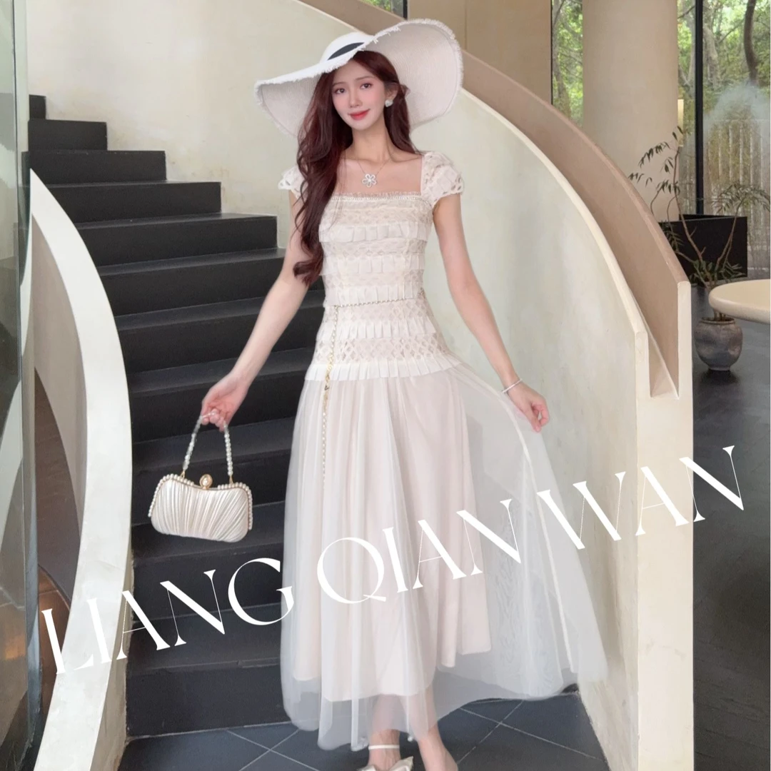 【梁千万】云纱幻梦 白色重工轻奢方领镂空蛋糕长款连衣裙-YL70111