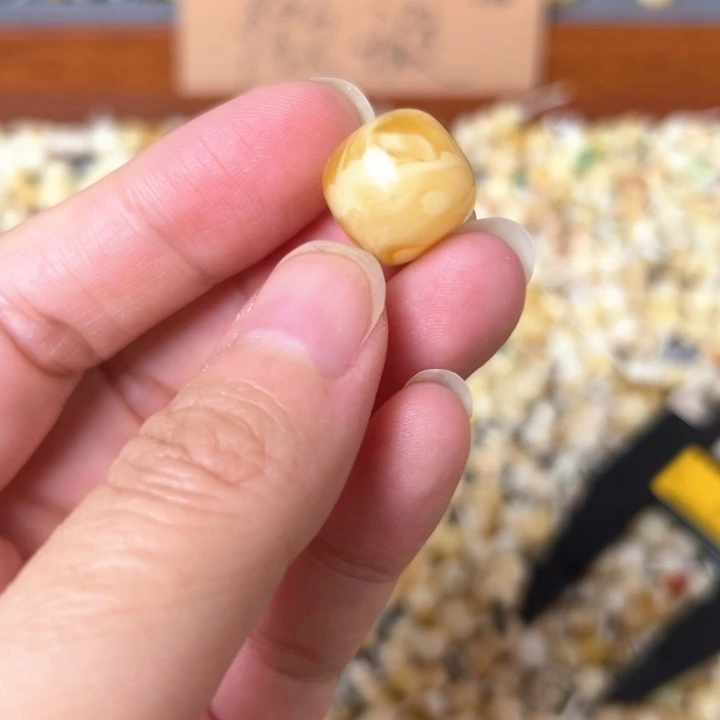 蜜蜡未镶嵌裸石14.3mm一个