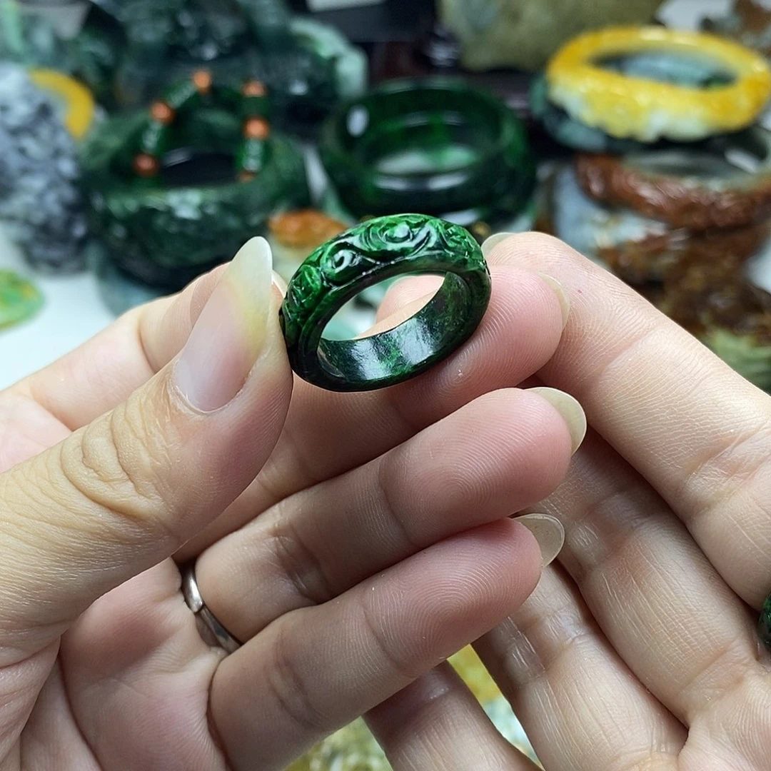 颈饰未镶嵌翡翠东***林戒指