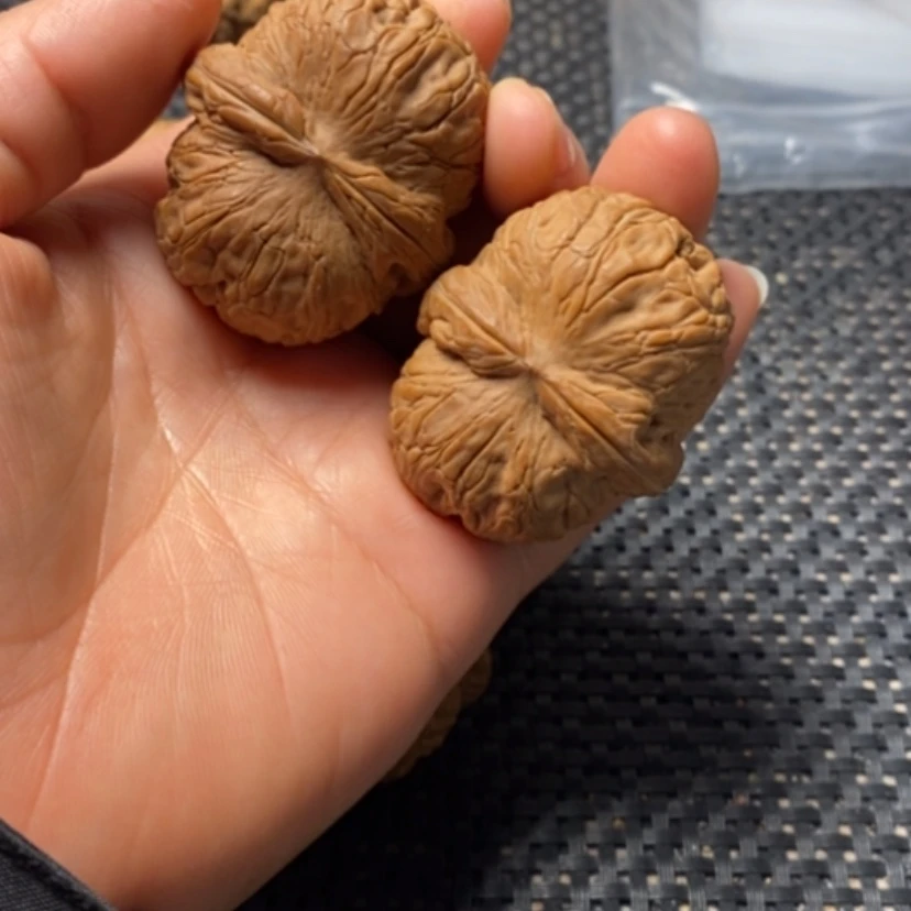 【闪购商品】文玩核桃吊坠姜***塞元宝