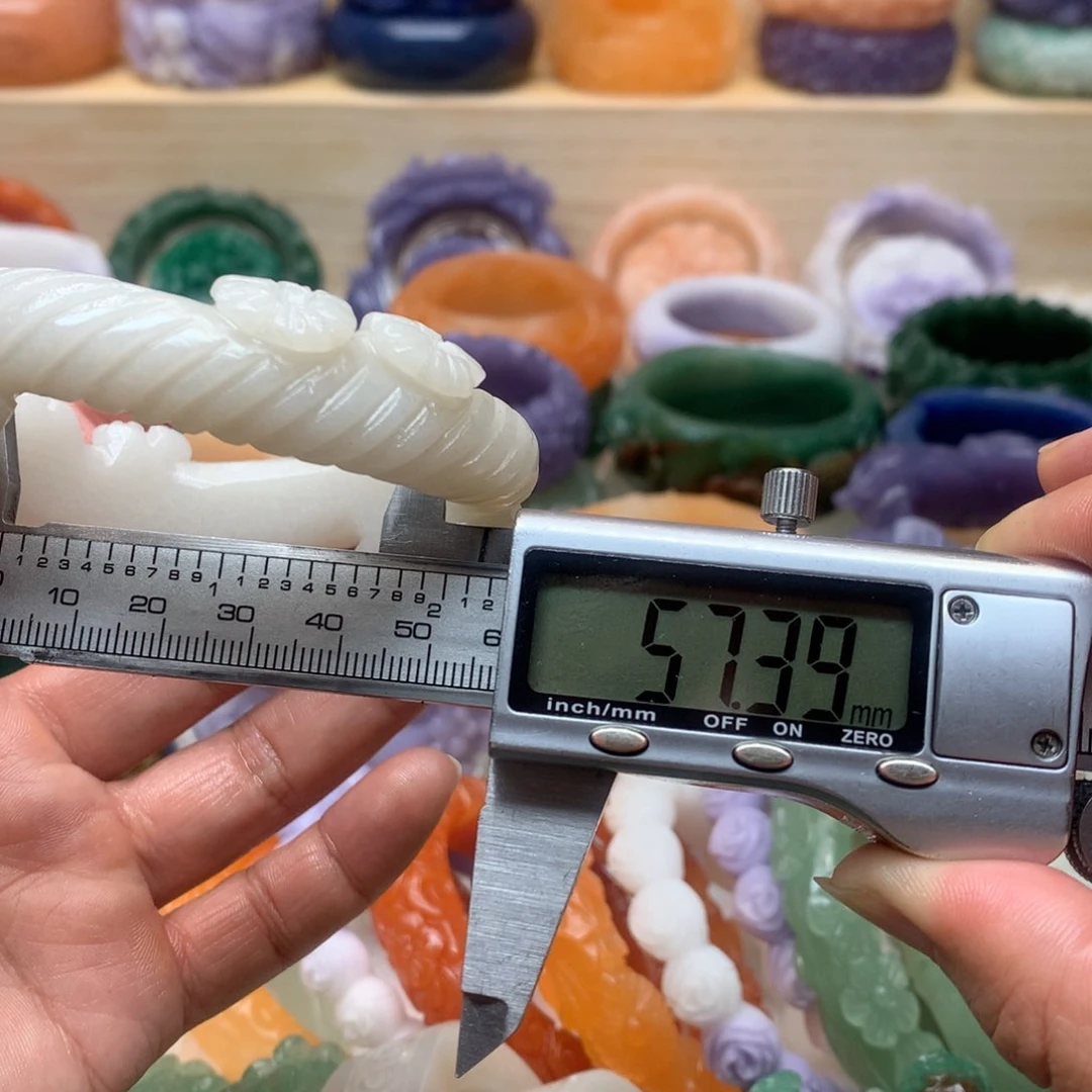 未镶嵌手镯石英质玉