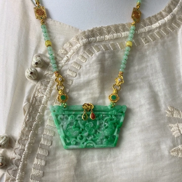 翡翠吊坠(赠链)未镶嵌