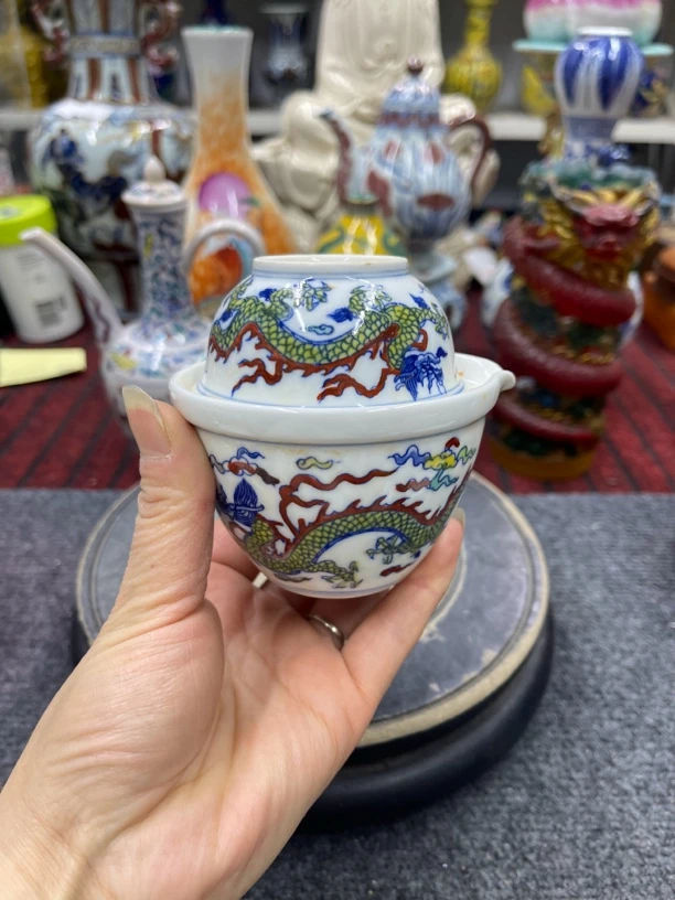 斗彩姹紫龙纹快客杯摆件