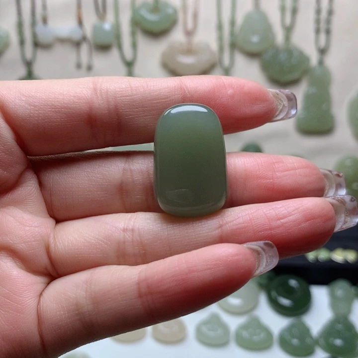 和田玉吊坠未镶嵌