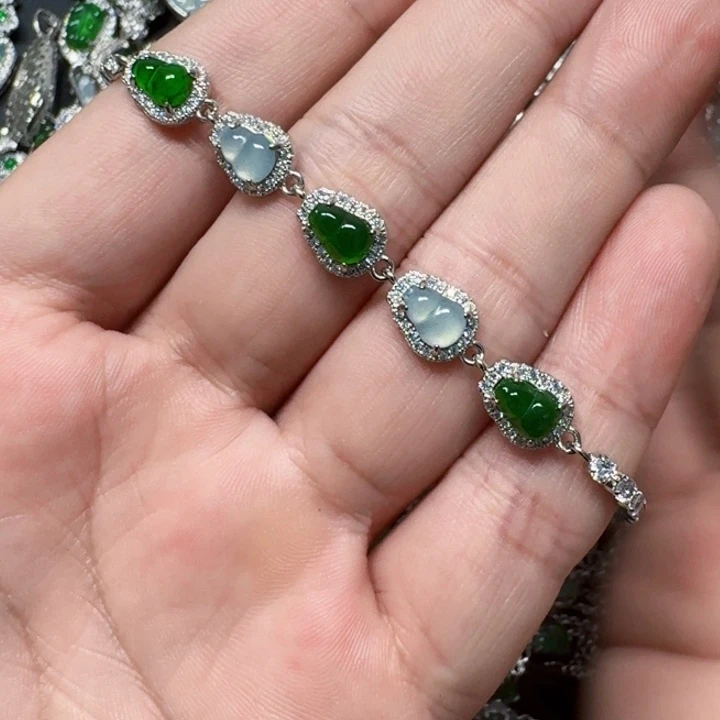 翡翠未镶嵌颈饰天然A货翡翠放漏