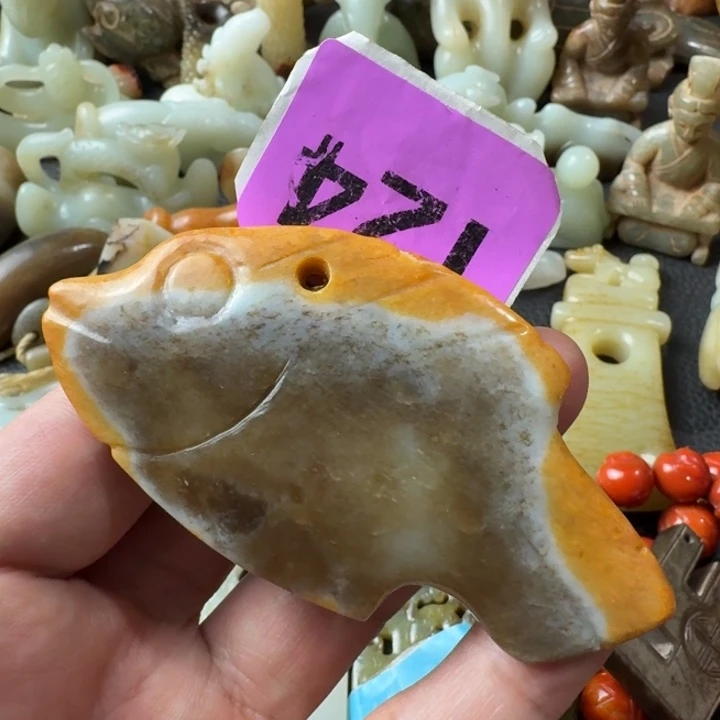 哈****和田玉未镶嵌颈饰