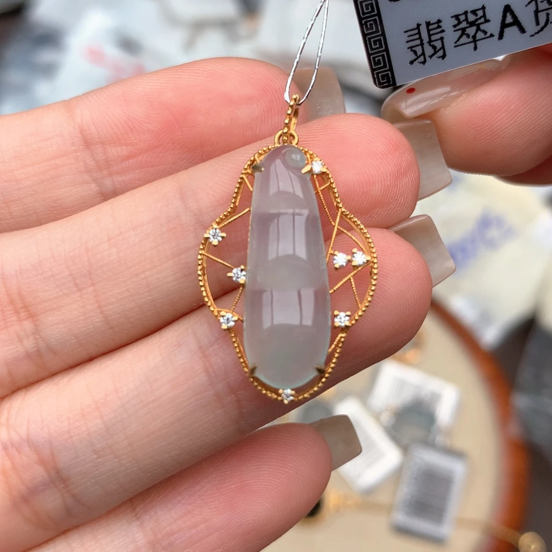 18K金镶嵌挂件翡翠