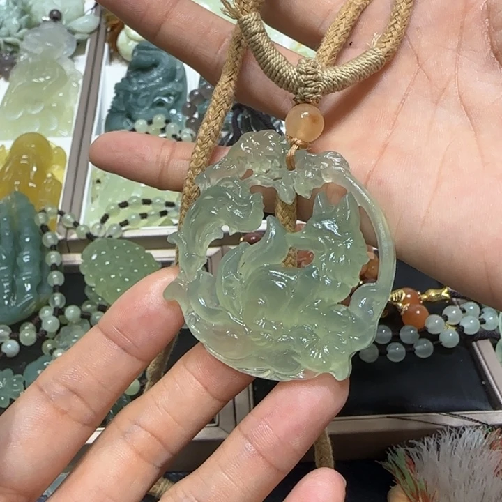 蛇纹石玉未镶嵌吊坠