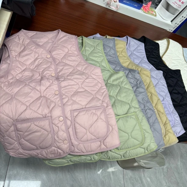 女士成人V领棉马甲轻暖