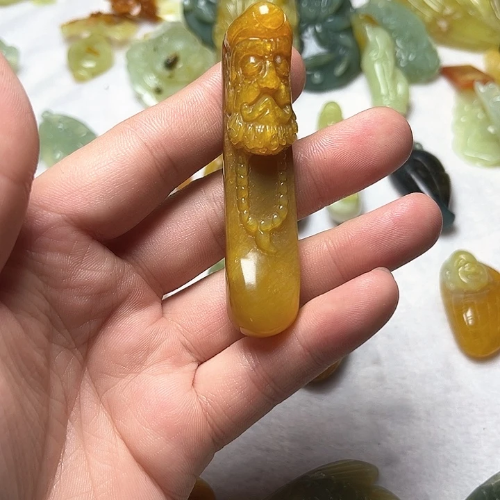 蛇纹石玉颈饰未镶嵌