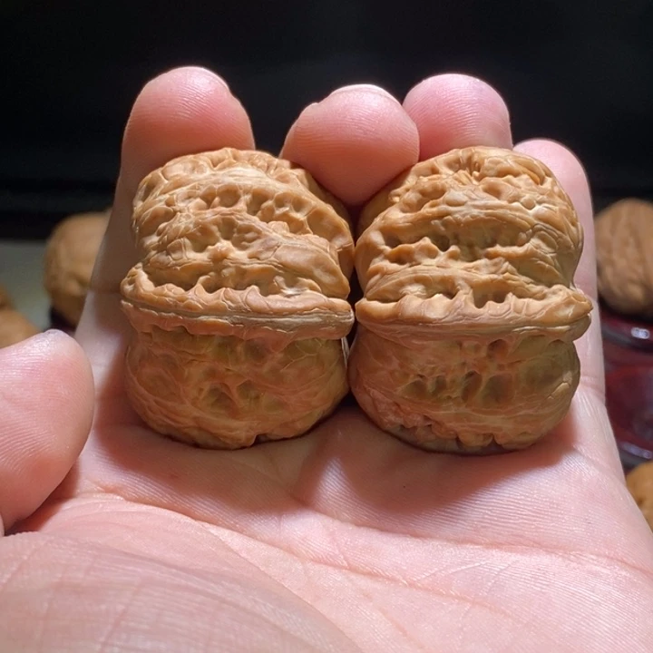 哈***哈把件文玩核桃3.42元宝