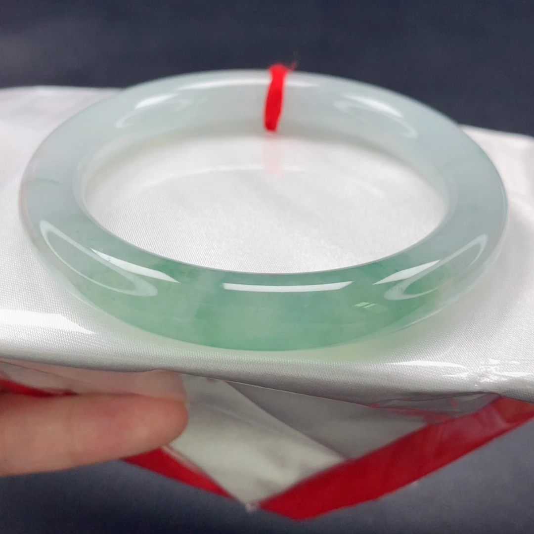 翡翠手镯未镶嵌，53号圆条