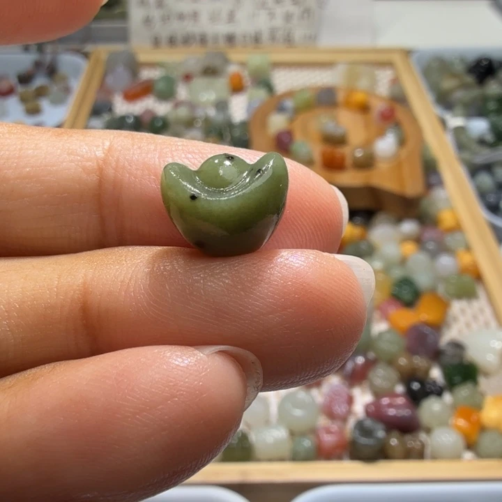 和田玉未镶嵌珠宝半成品