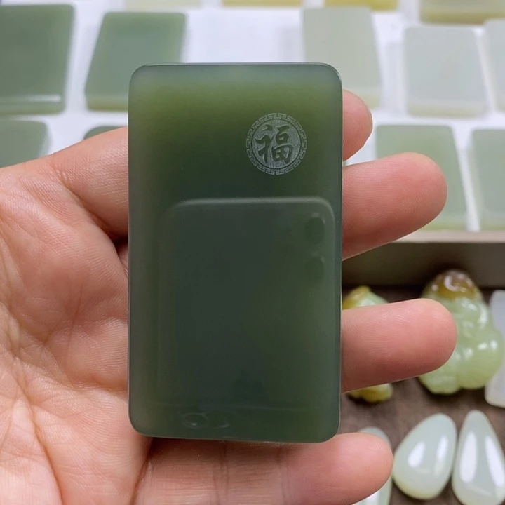 颈饰未镶嵌和田玉（糖玉）冷****水
