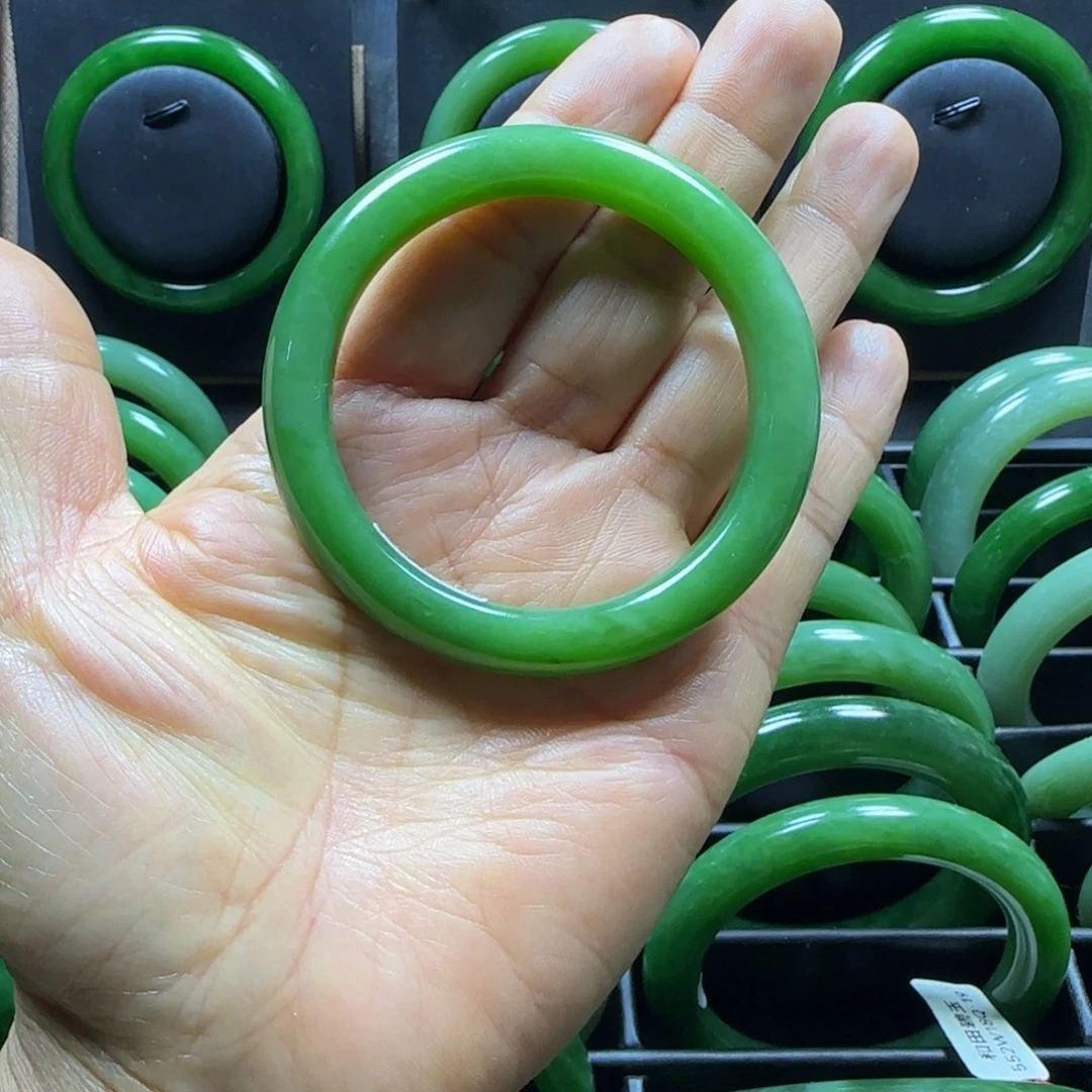 和田玉未镶嵌手镯