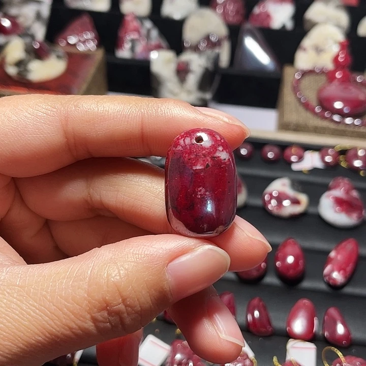 天然辰砂原矿吊坠17.3克