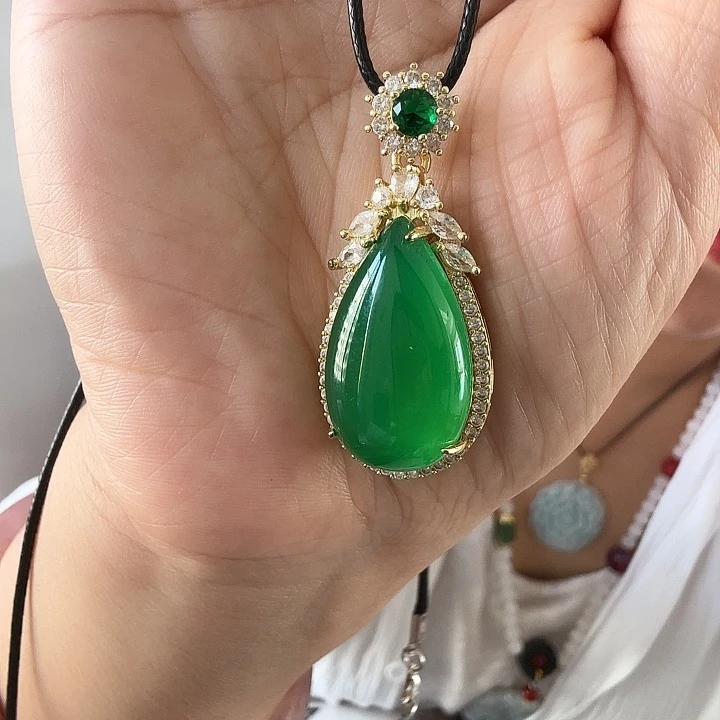 玛瑙/玉髓合金颈饰吊坠