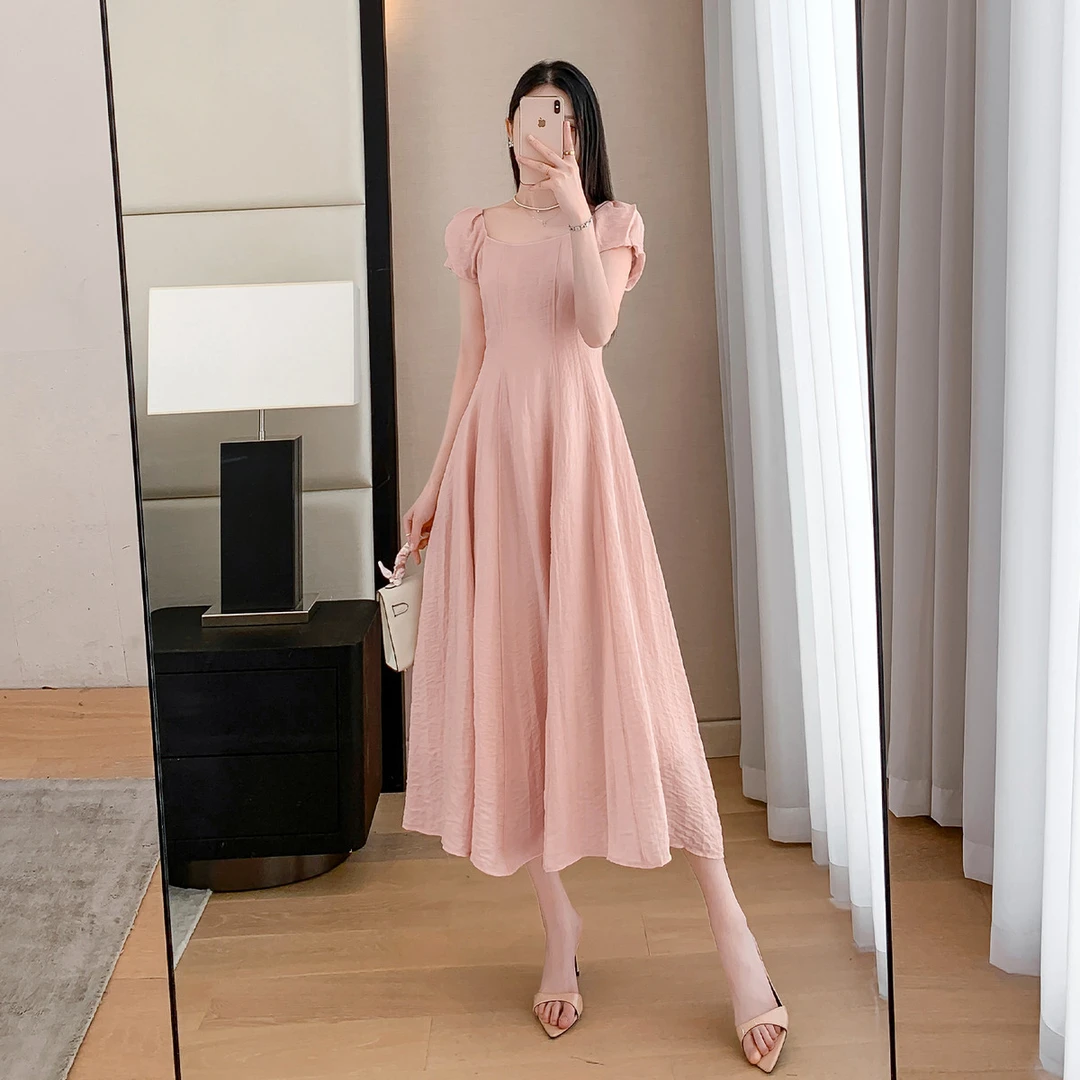 洪小妍粉色连衣裙2025夏季新款法式高级女装修身气质赫本风连衣裙