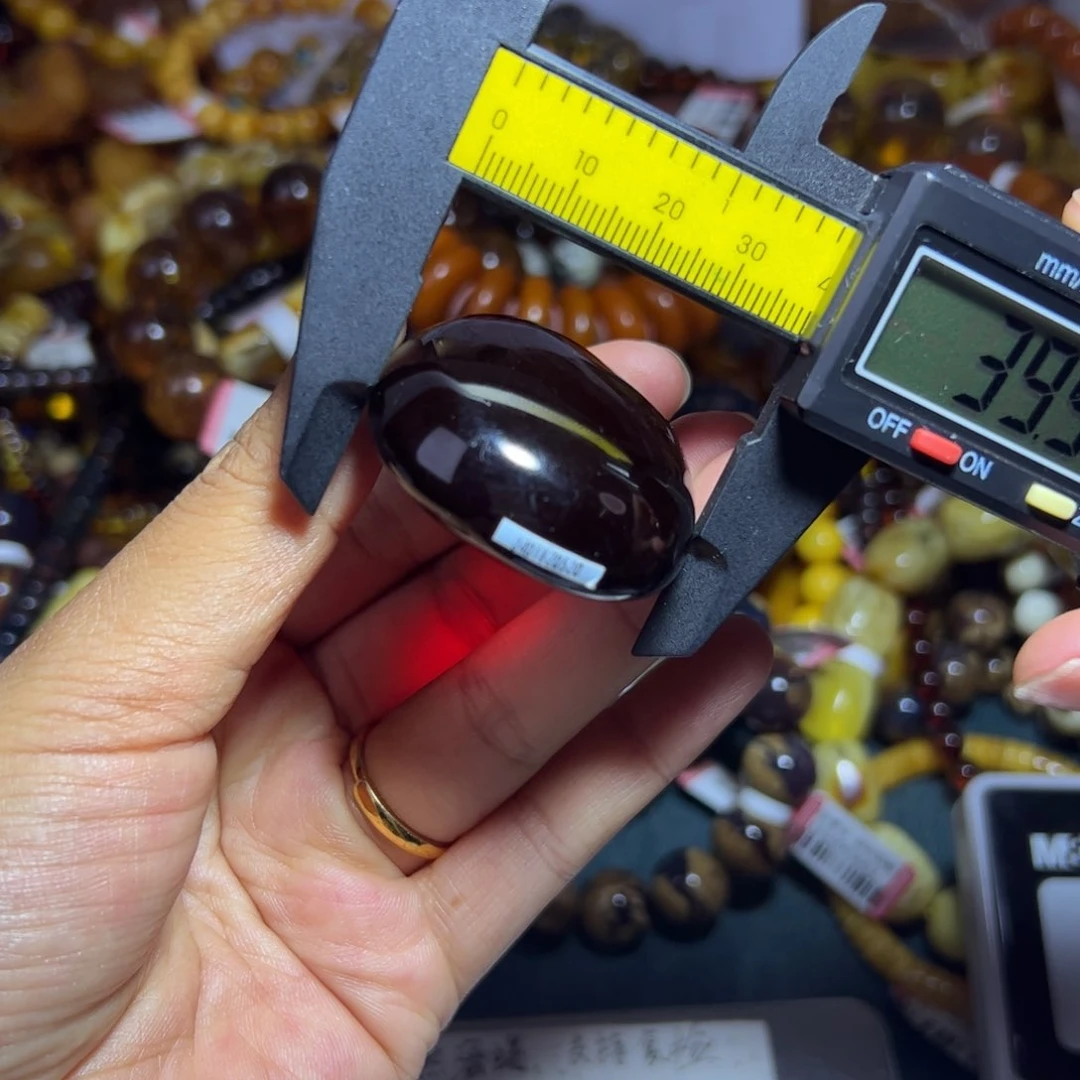 未镶嵌琥珀珠宝奇石771