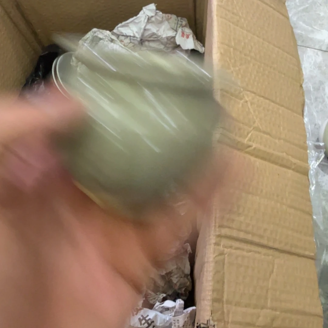 摆件山****卖漂亮的小瓷瓶