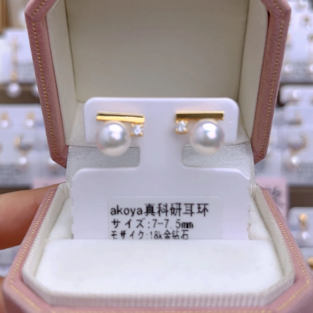 18K金镶嵌海水珍珠耳饰