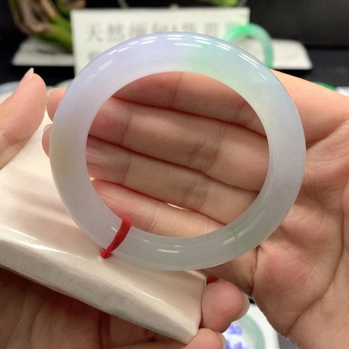 翡翠手镯未镶嵌翡翠