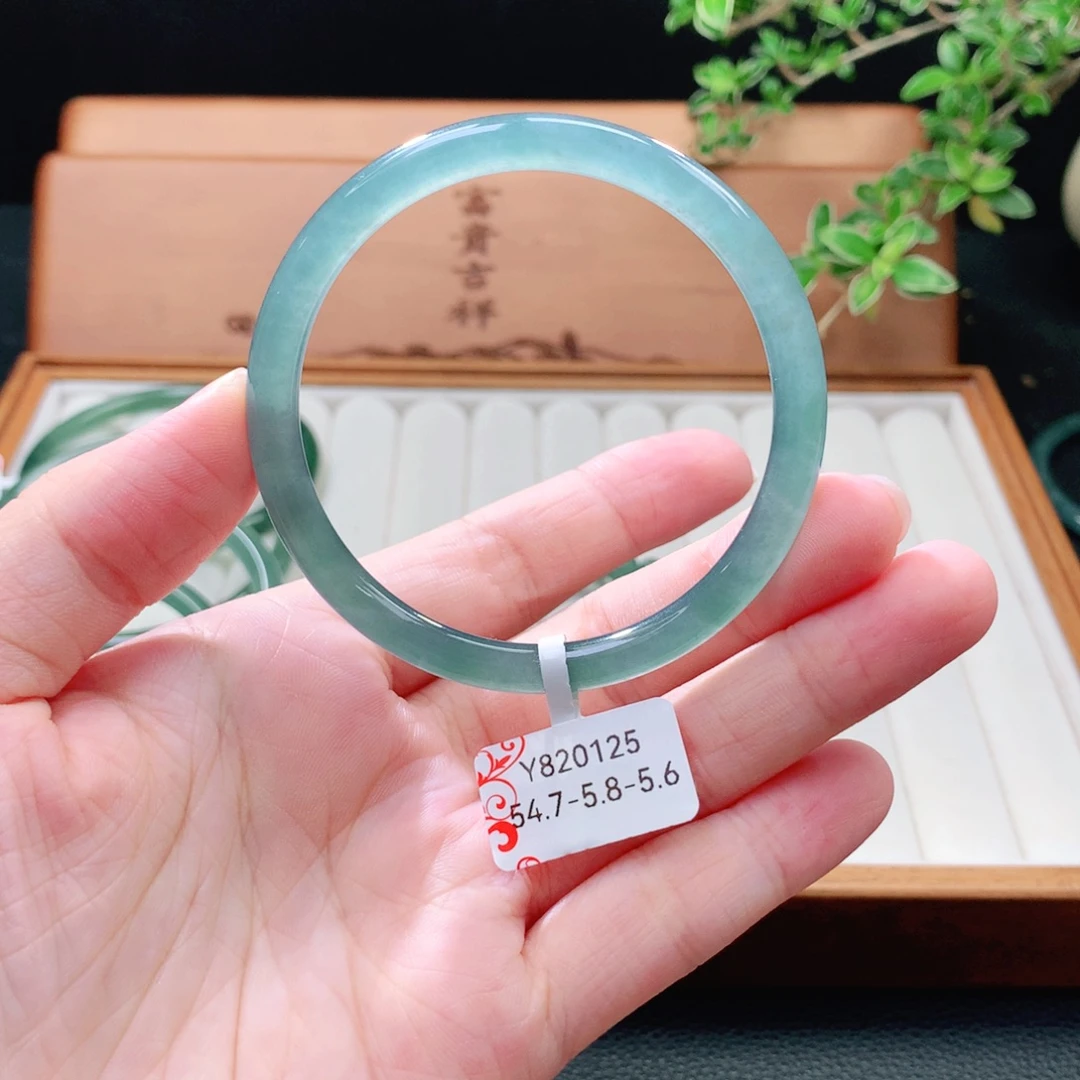 未镶嵌手镯（圆镯）翡翠