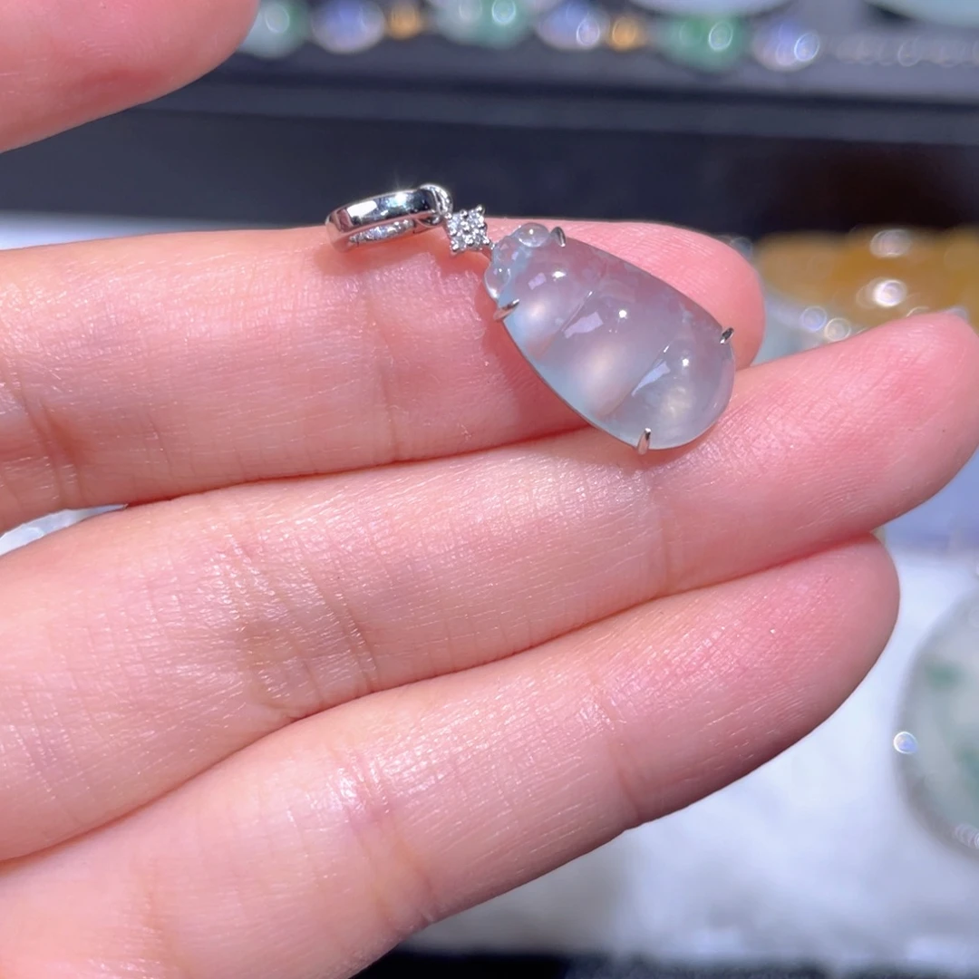 颈饰18K金镶嵌翡翠翡翠