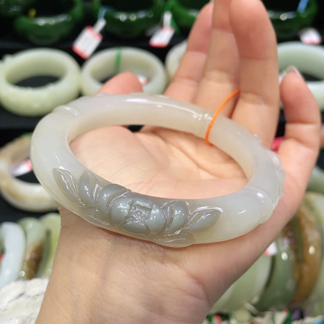 未镶嵌手镯和田玉34。   圈口62+