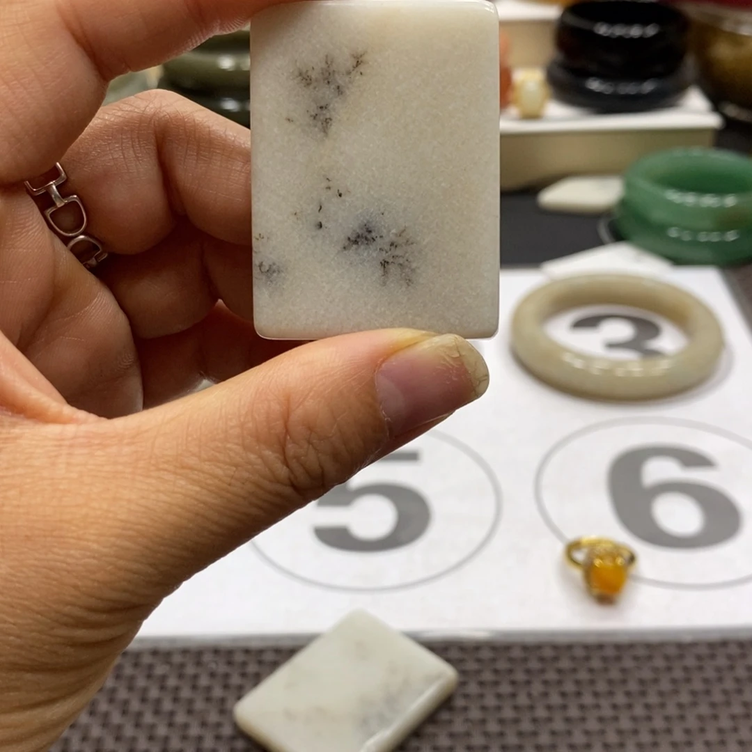 未镶嵌手镯石英岩玉