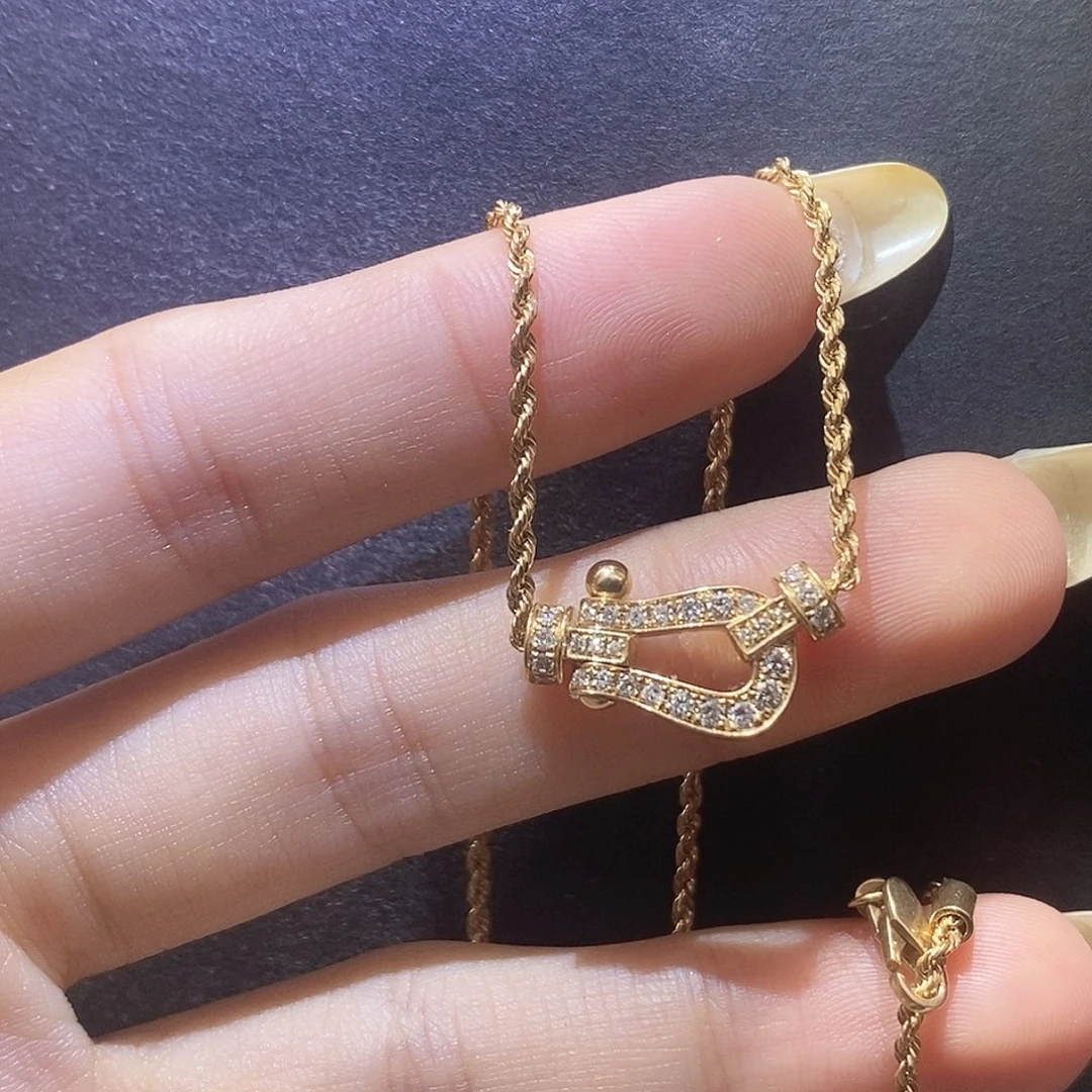 颈饰18K金镶嵌钻石中号马蹄项链k黄（8.5g）