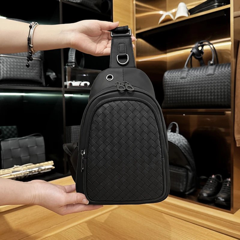 BOSOM VARVLE BV【胎牛皮】纯手工编织单肩斜挎包黑色头层牛皮胸包