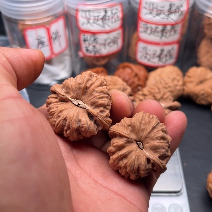 把件文玩核桃凹的