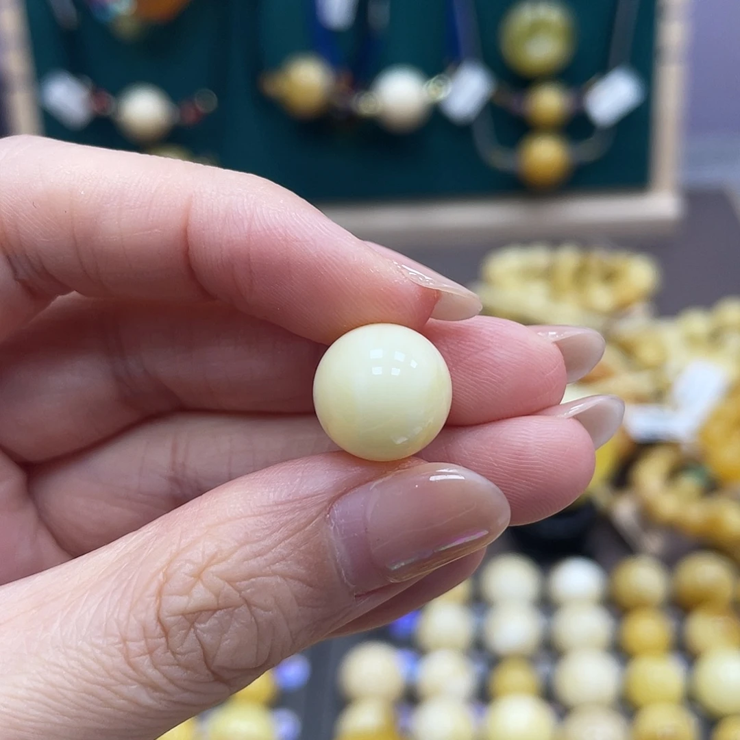 7***.蜜蜡未镶嵌裸石12.5mm
