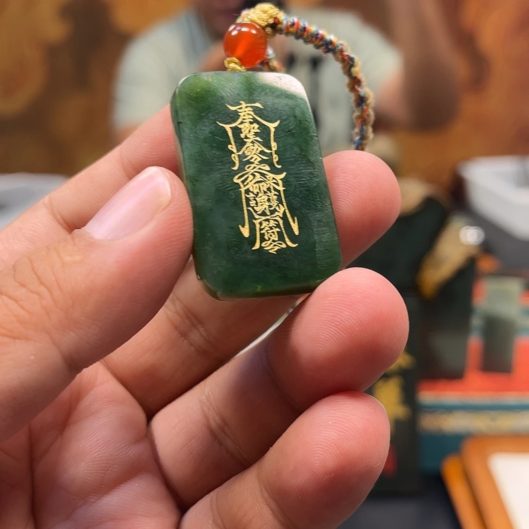 T***K和田玉未镶嵌颈饰