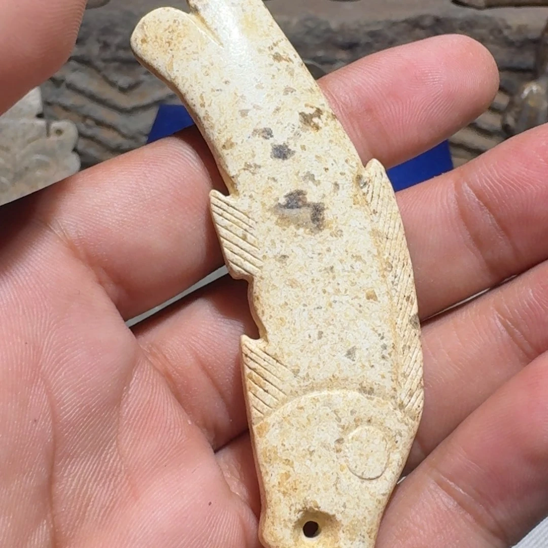 和田玉（糖玉）未镶嵌颈饰依*