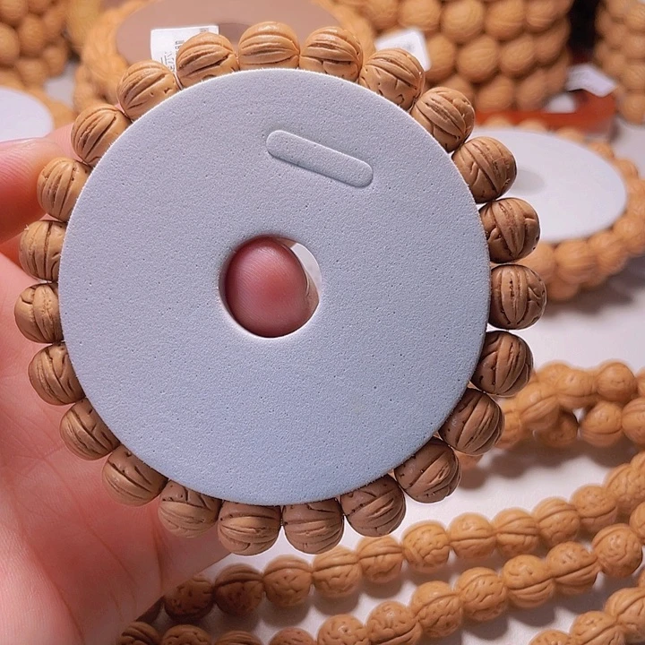 11野生桃核手串一个