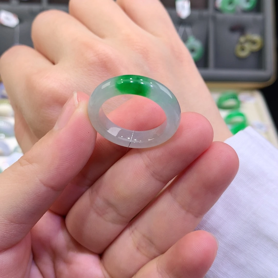 翡翠戒指未镶嵌翡翠