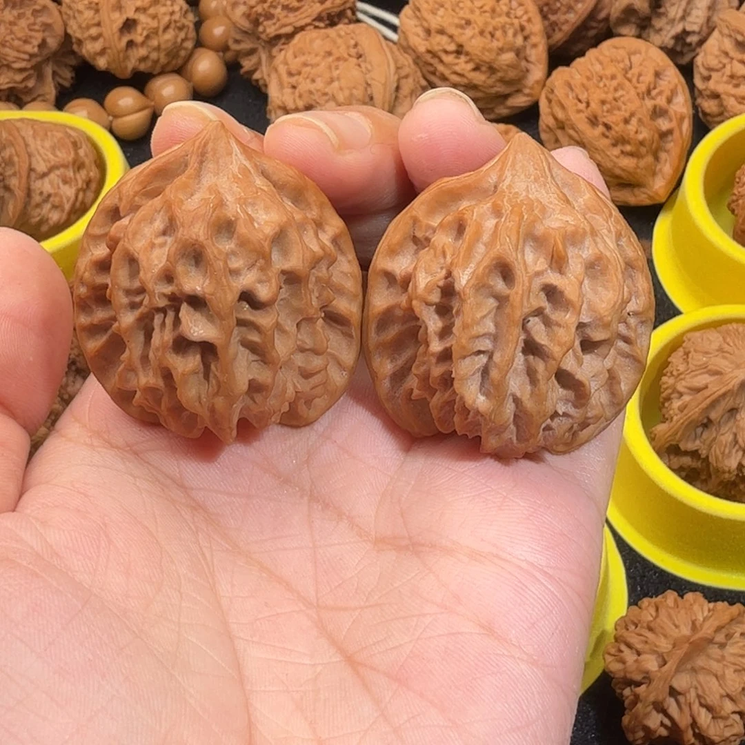 文玩核桃吊坠凹底大龙