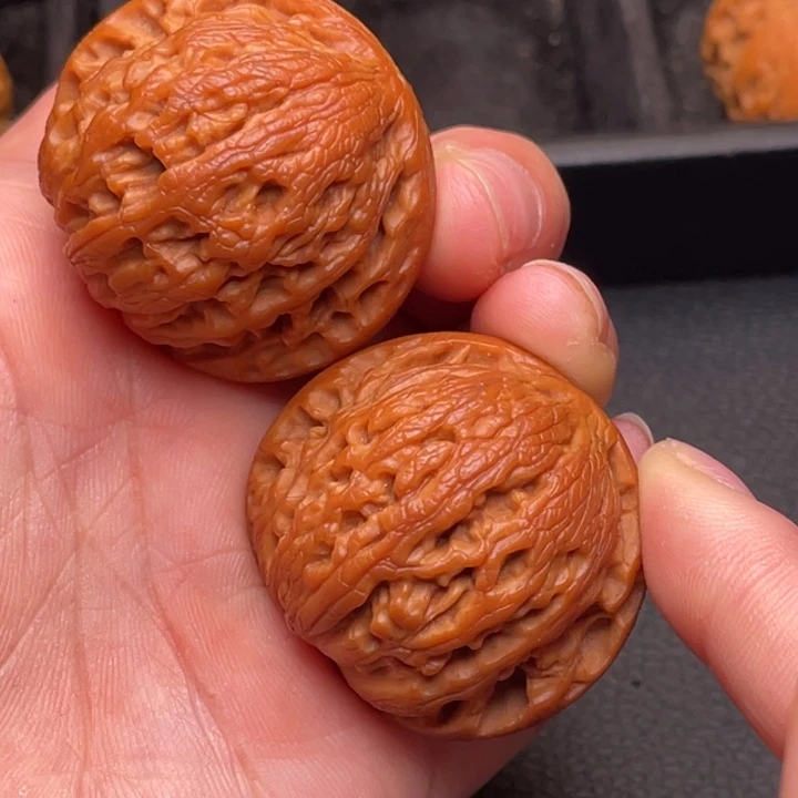 文玩核桃把件秦岭野生核桃
