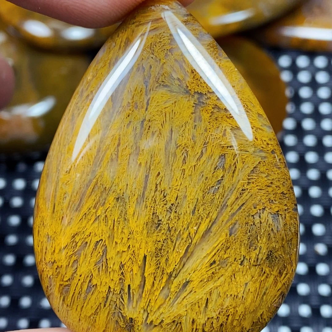 未镶嵌颈饰玛瑙/玉髓秋*?