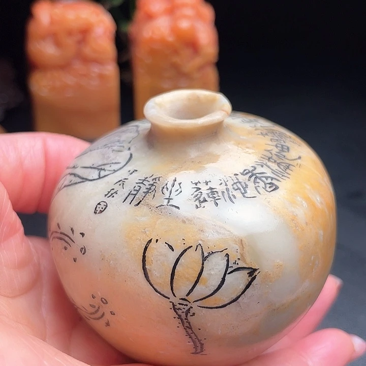 田黄石知***艾寿山石手串手把件挂件瓶子