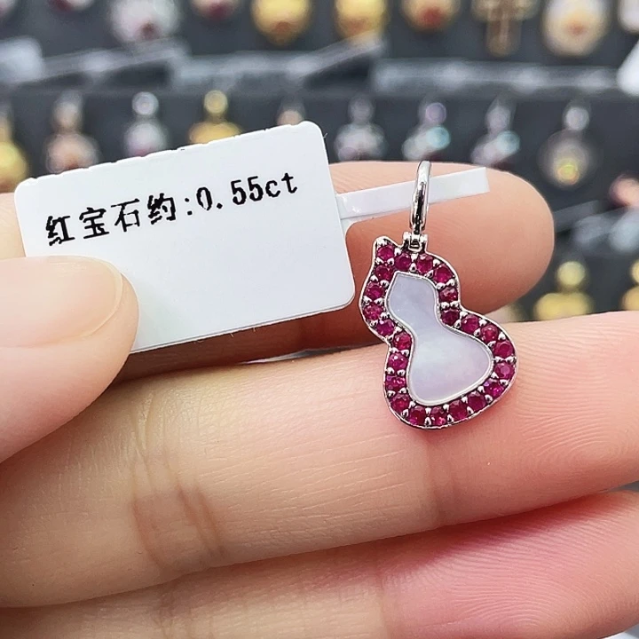 颈饰红宝石18K金镶嵌0.55克拉